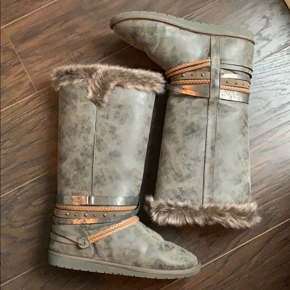Novaschotia winter boots, gray, size 10.